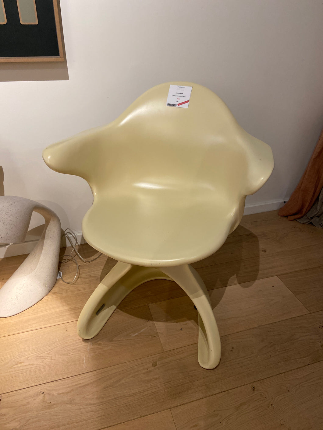 Chaise moulé beige