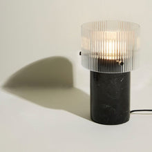 Charger l&#39;image dans la galerie, Lampe à poser marbre et verre cannelé
