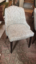 Charger l&#39;image dans la galerie, Chaise motif Chevron
