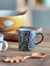 Charger l&#39;image dans la galerie, Tasse en grès motif floral
